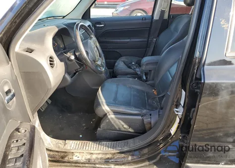 2016 Jeep Patriot Latitude z USA, uszkodzony, nr VIN 1C4NJPFA2GD554428